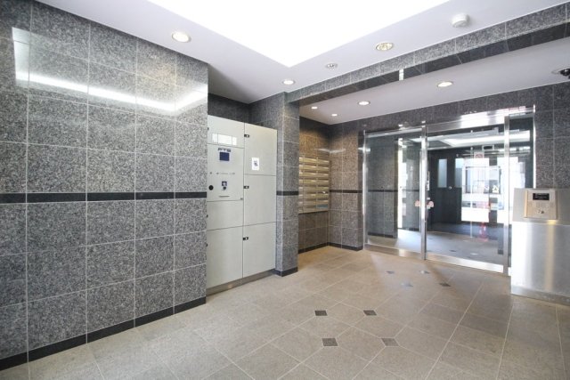 16/17 エントランス