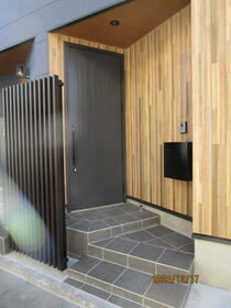 15/15 エントランス