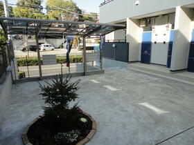 16/16 エントランス