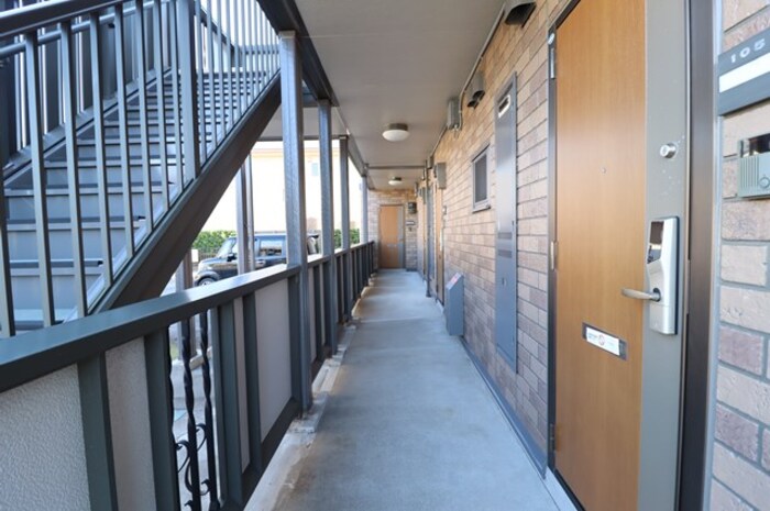 16/17 エントランス