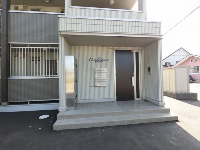 19/27 エントランス