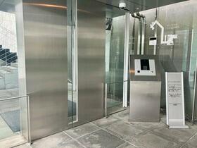 16/17 エントランス