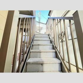 5/5 エントランス