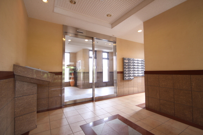 16/16 エントランス