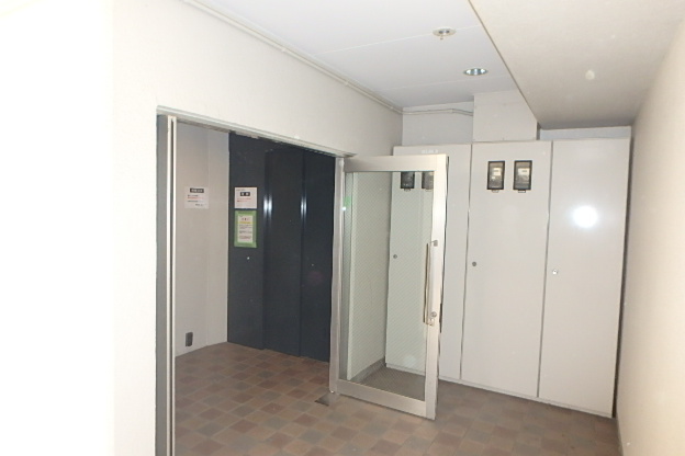 21/27 エントランス