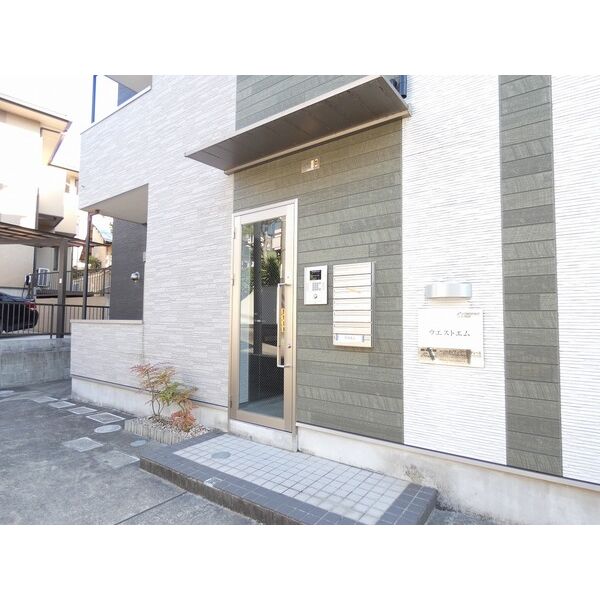 16/16 エントランス