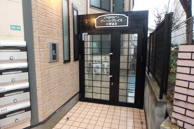 24/26 エントランス