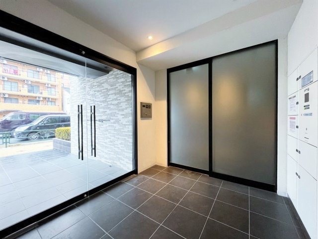 23/24 エントランス