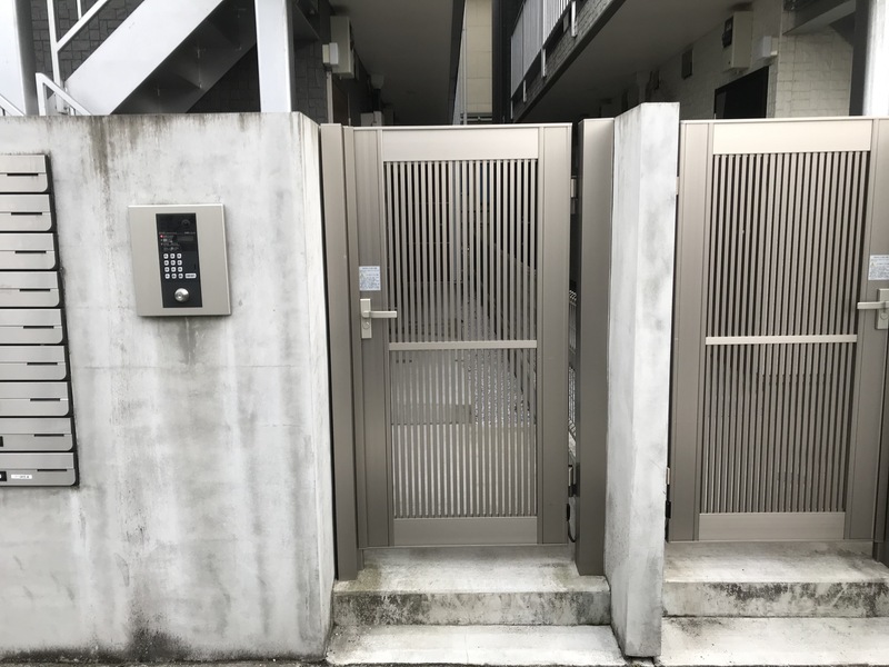 23/23 エントランス