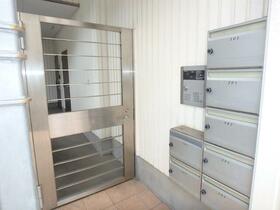 16/16 エントランス