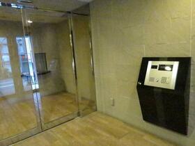 16/16 エントランス