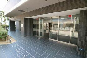 16/16 エントランス