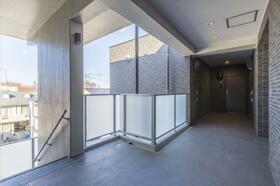 16/16 エントランス