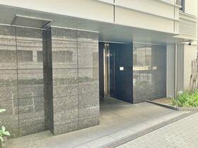 16/16 エントランス