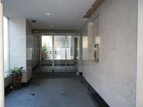 16/16 エントランス