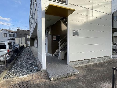 13/14 エントランス