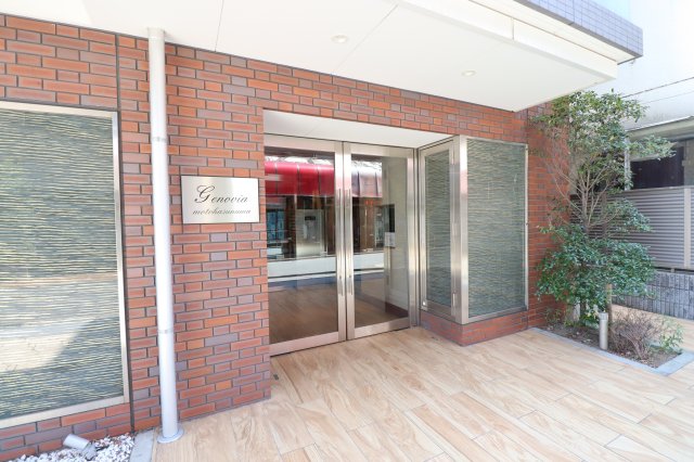 16/17 エントランス