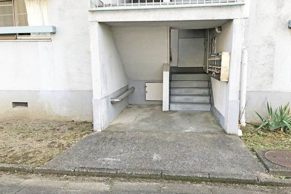 15/23 エントランス