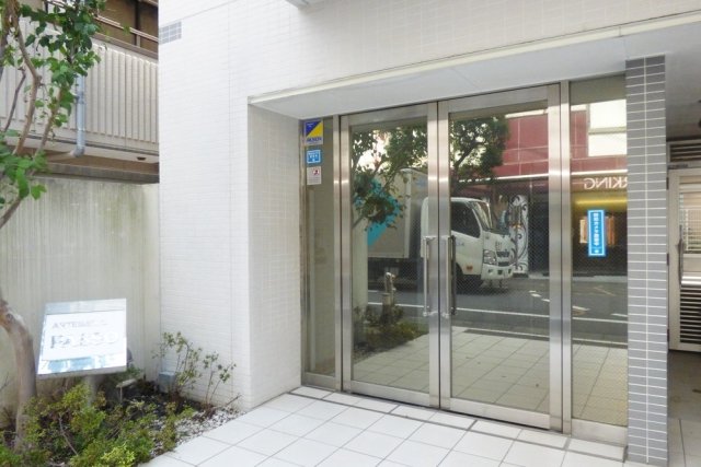 2/4 エントランス