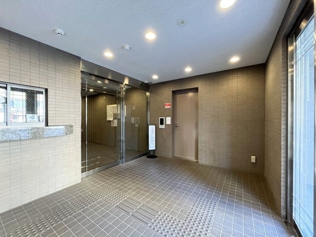 22/23 エントランス