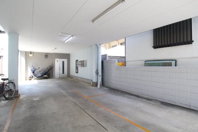 13/19 エントランス