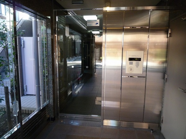 14/14 エントランス