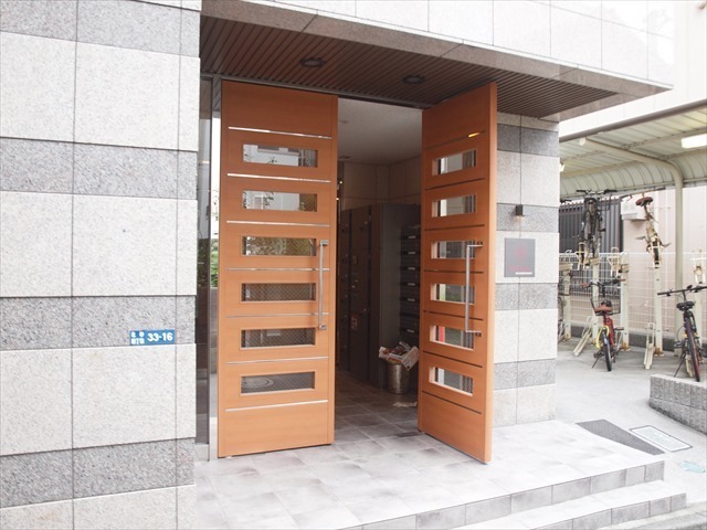 2/2 エントランス