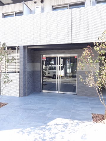 16/17 エントランス