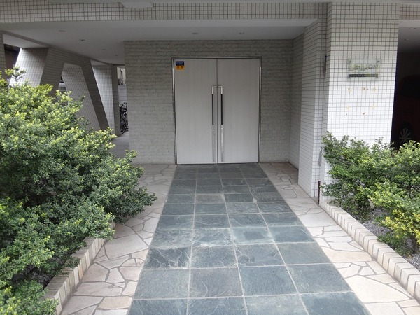 13/14 エントランス