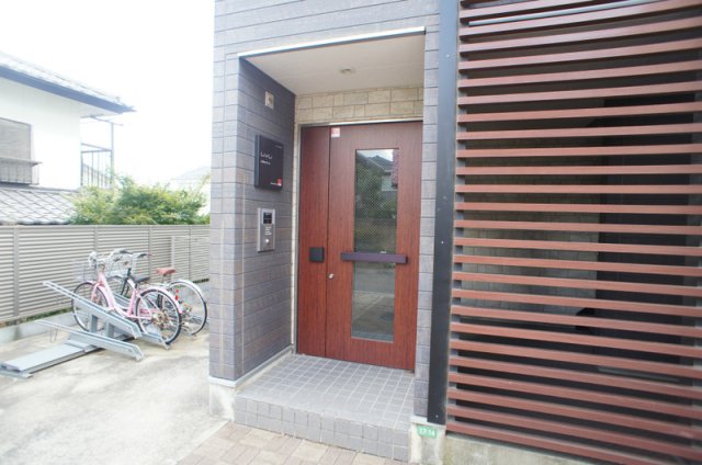 14/23 エントランス