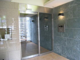 13/15 エントランス