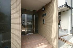 16/16 エントランス