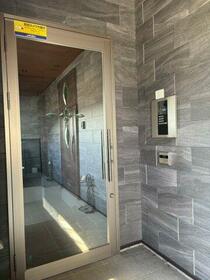 15/15 エントランス