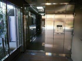 16/16 エントランス