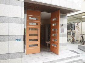 16/16 エントランス