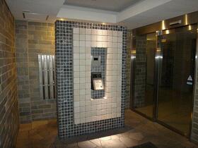 16/16 エントランス