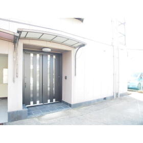 16/16 エントランス