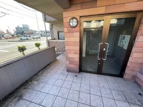 16/16 エントランス