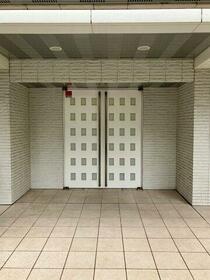 16/16 エントランス