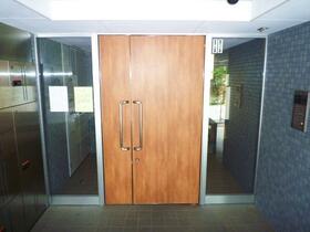 13/13 エントランス