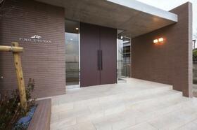 16/16 エントランス