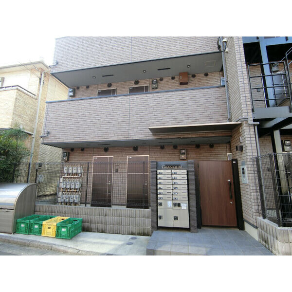 13/14 エントランス