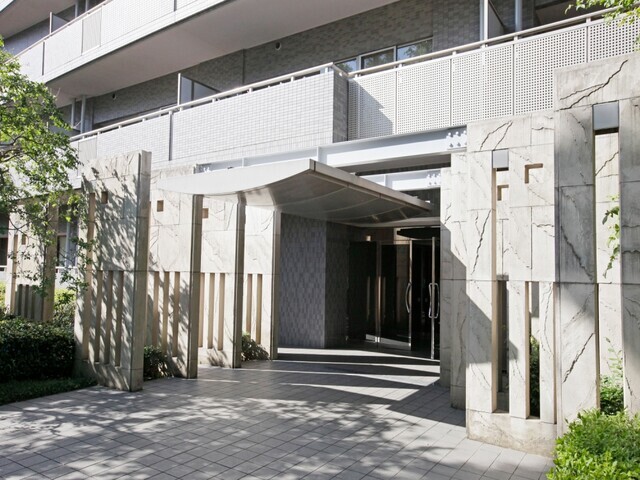 16/16 エントランス