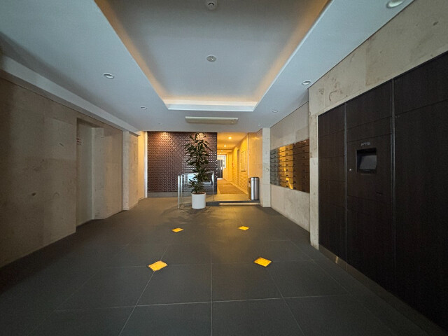 17/27 エントランス