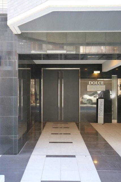 20/23 エントランス