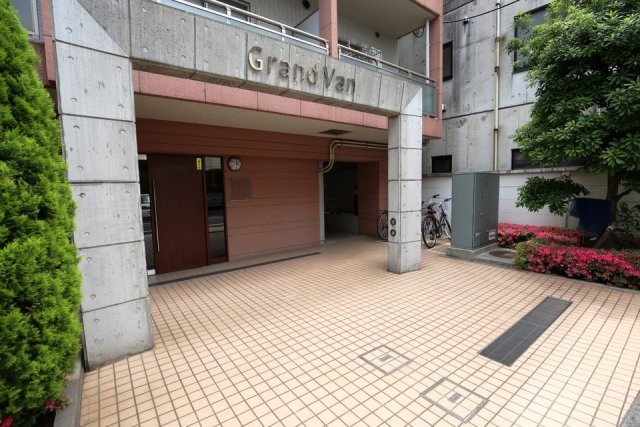 19/23 エントランス