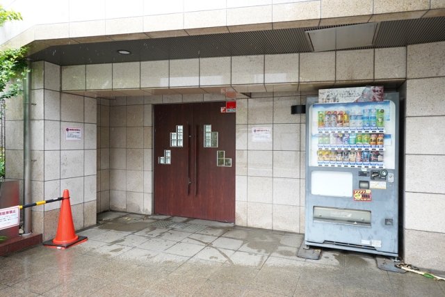 22/23 エントランス