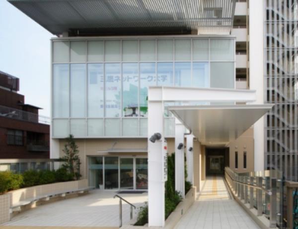 18/19 エントランス