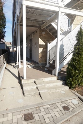 21/30 エントランス