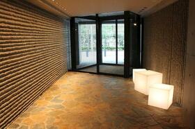 16/16 エントランス